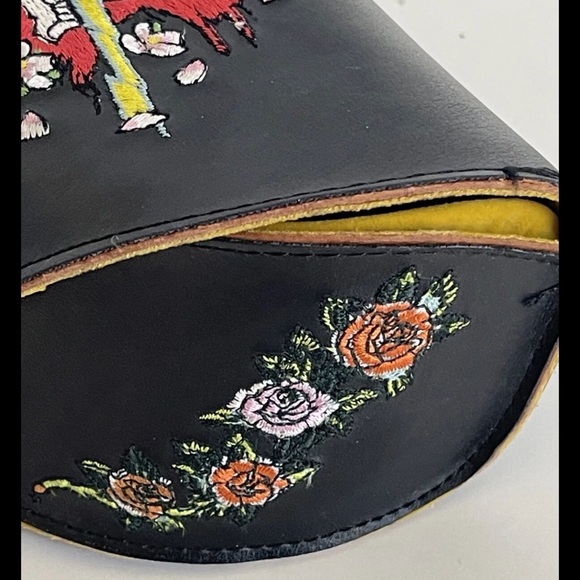 Ed Hardy Black and Red Sunglasses with Floral Case - Picture 14 of 16